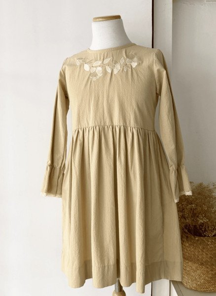 VESTIDO BORDADO EN PECHO