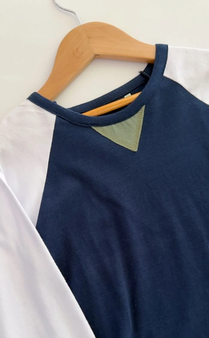 CAMISETA MANGAS AZUL