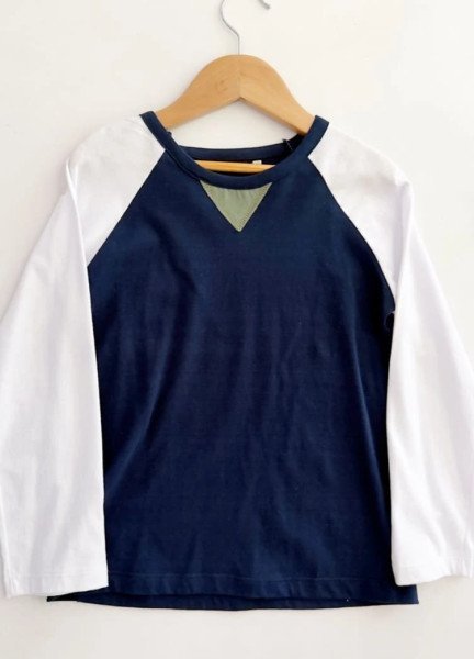 CAMISETA MANGAS AZUL