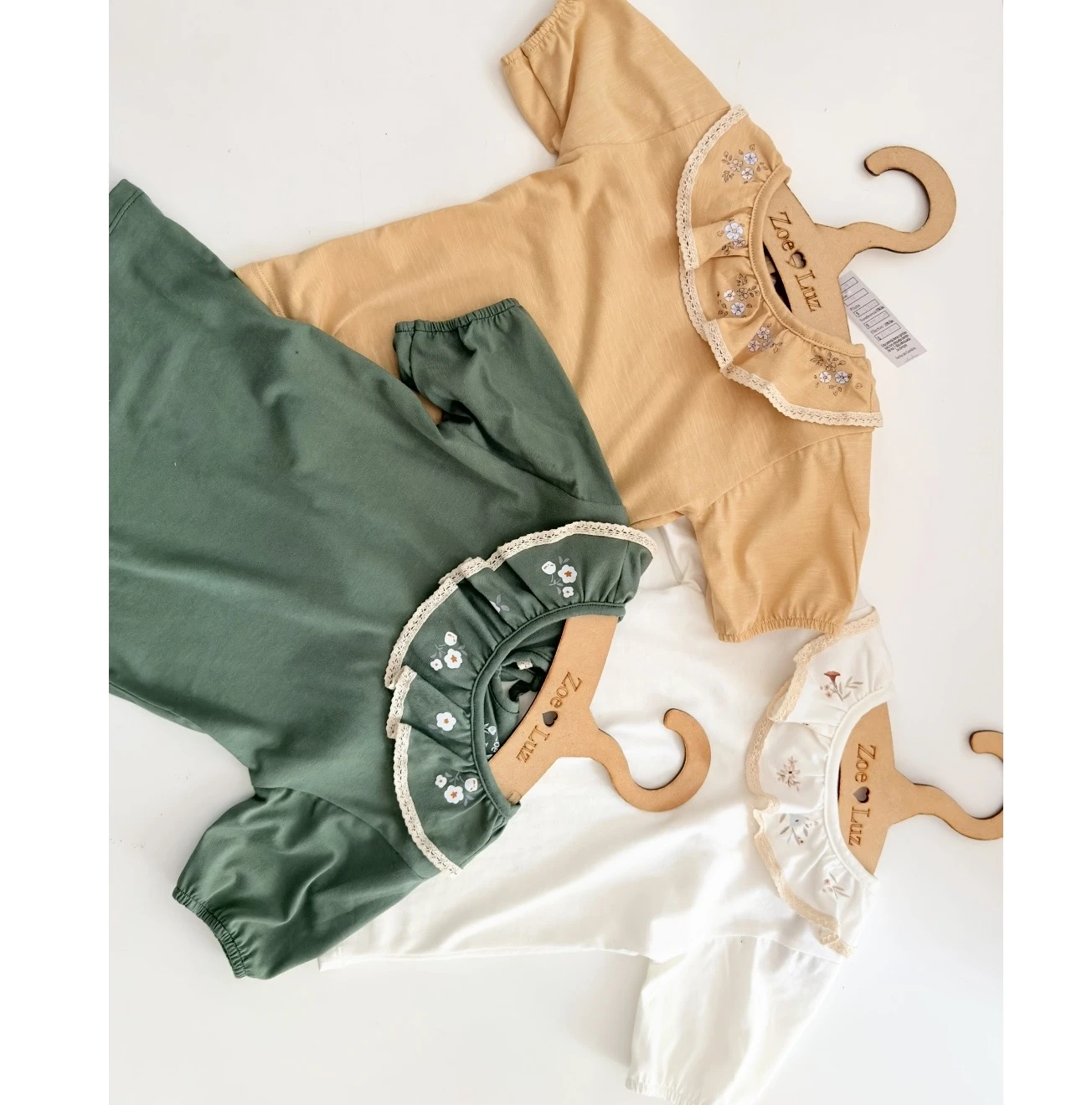 BLUSA CON VUELO EN CUELLO/1643
